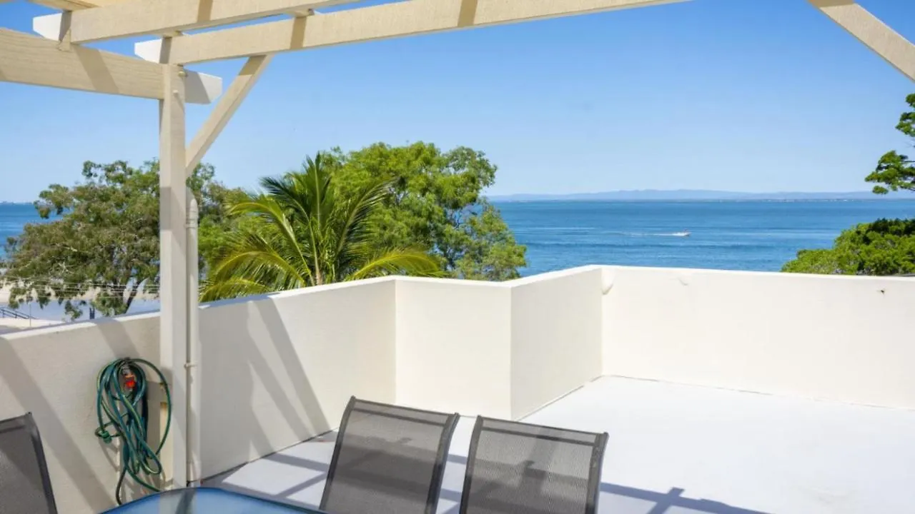 Modern Unit With Penthouse Views Villa Bongaree Avustralya